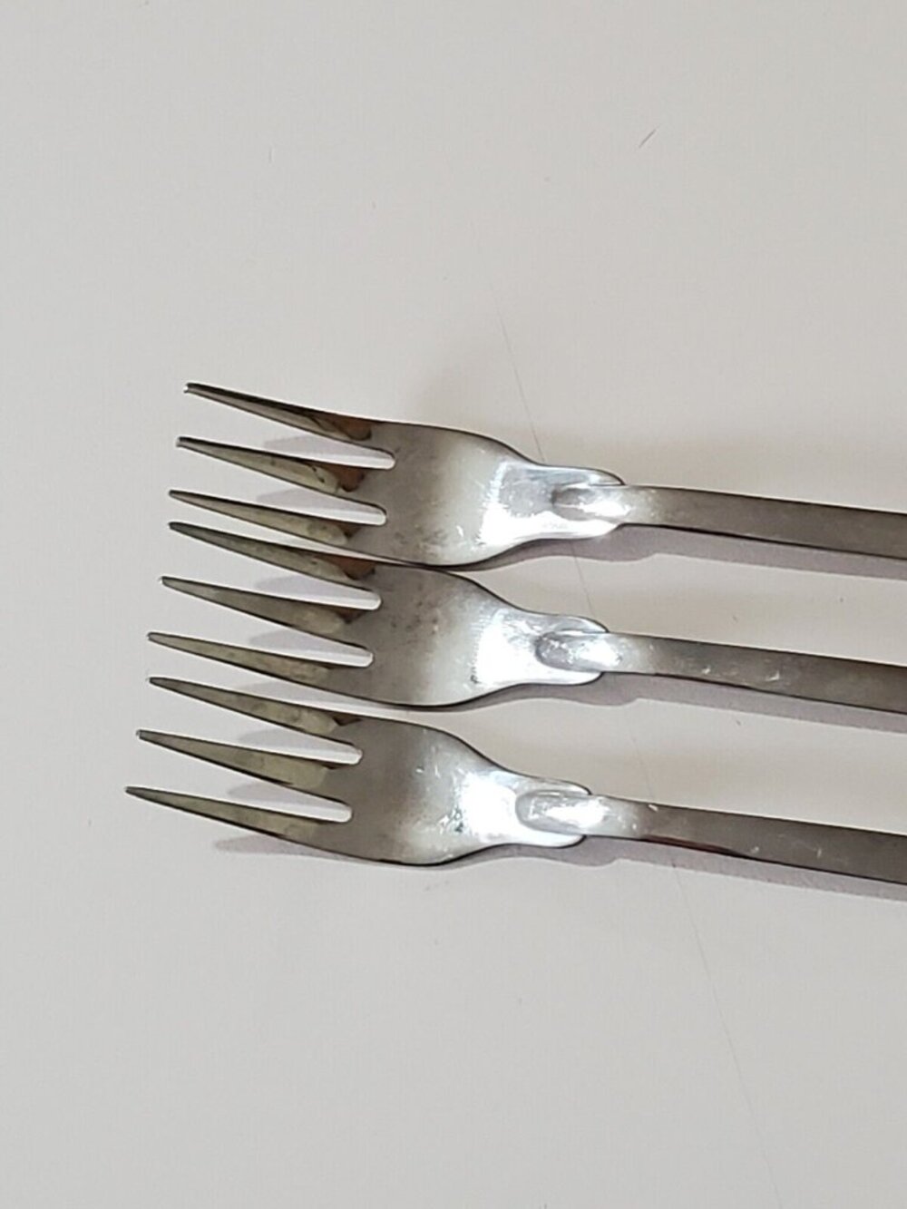Cambridge Brittany Seafood Cocktail Forks 5.5" fiddle shape glossy - Picture 4 of 7